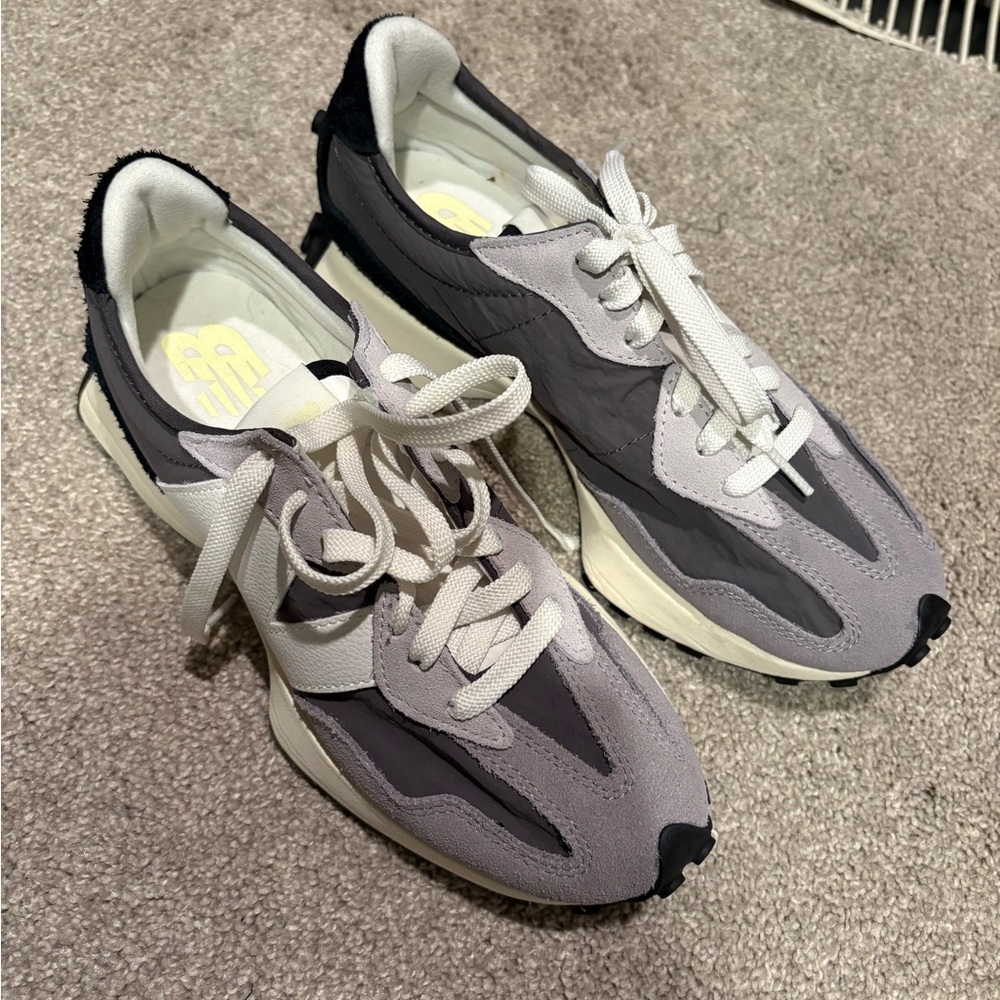 New Balance Women's Black and Gray Sneakers